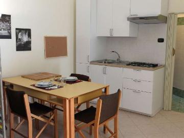Appartamento con 1 camera da letto in affitto a San Lorenzo, Napoli