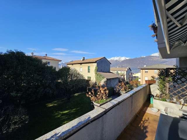 Appartamento con 2 camere da letto a Colico, Milano
