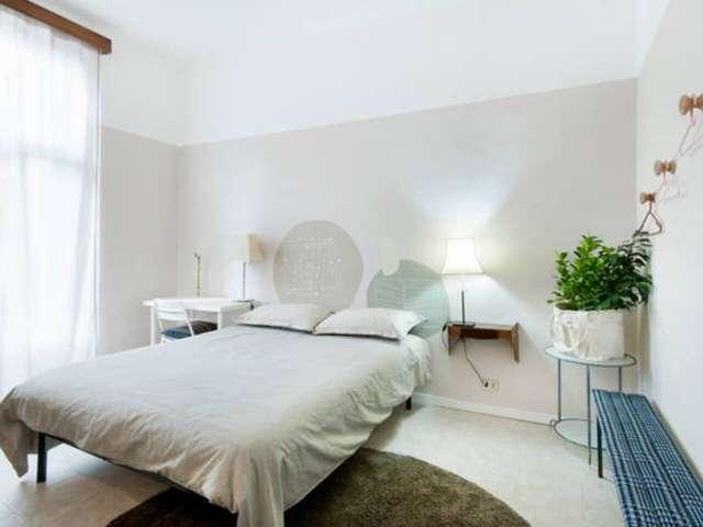Appartamento con 2 camere da letto in affitto a Loreto, Milano