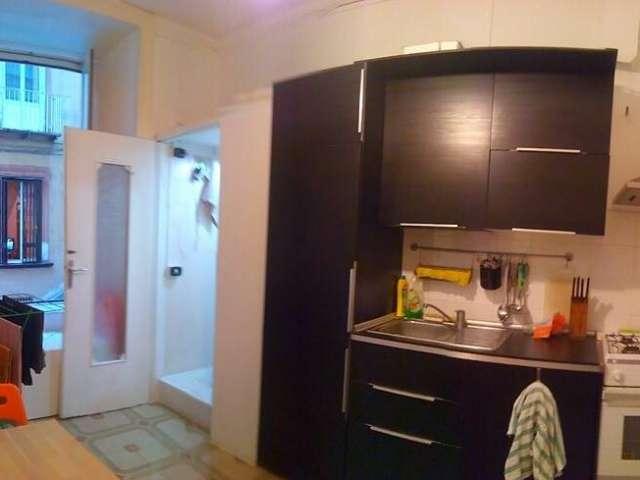 Appartamento con 2 camere da letto in affitto a Pendino, Napoli