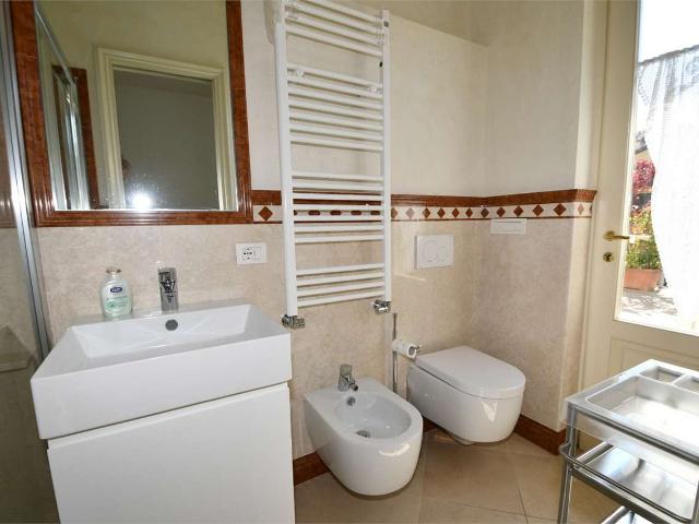 Appartamento con 2 camere e 2 bagni