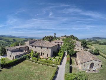Appartamento con 2 camere in borgo con piscina 112m² Volterra