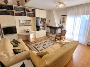 Appartamento con 3 camere da letto in affitto a Calenzano, Firenze