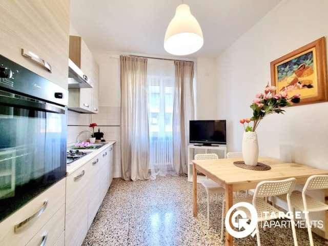 Appartamento con 3 camere da letto in affitto a Loreto, Milano