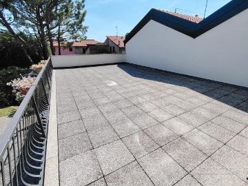 Appartamento con 80mq di terrazzo