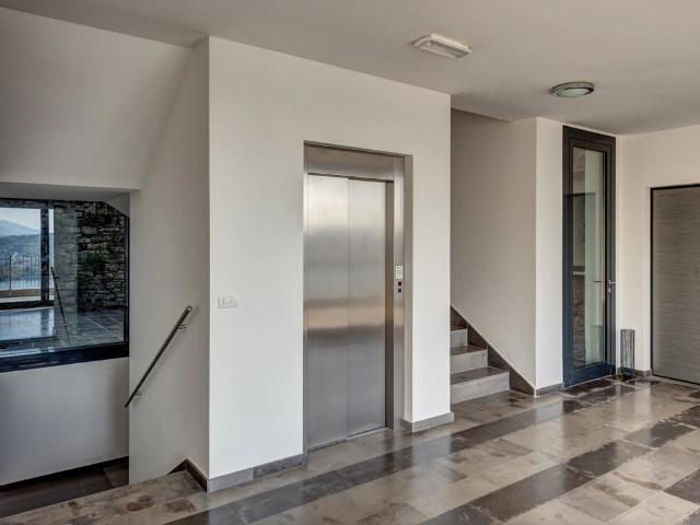 Appartamento contemporaneo con giardino privato e vista panoramica sul Lago di Como