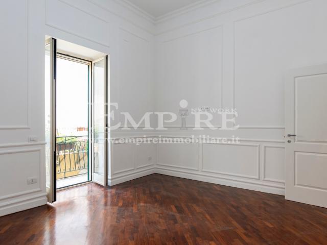 Appartamento Chiaia centro