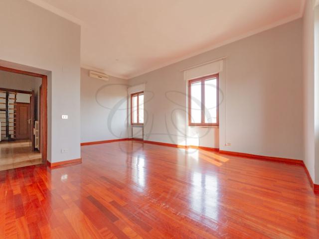 Appartamento a Monteverde Vecchio con Terrazzo e viste su Villa Sciarra