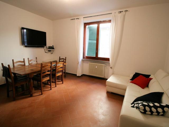 Appartamento al piano secondo con ascensore in centro storic. 130m² Pistoia