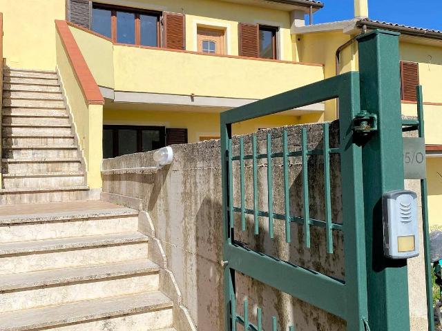 Appartamento al piano primo con garage in vendita a Roccastrada, Sassofortino