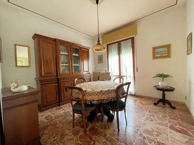 Appartamento al piano primo con giardino in vendita a Volterra