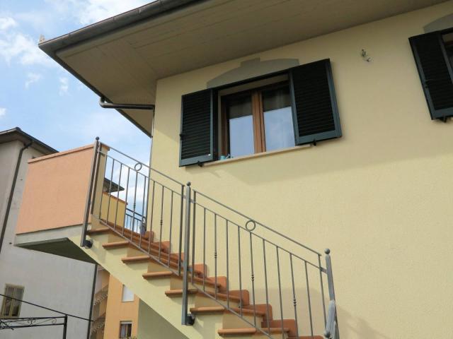 Appartamento al piano primo con giardino in vendita a Roccastrada, Ribolla