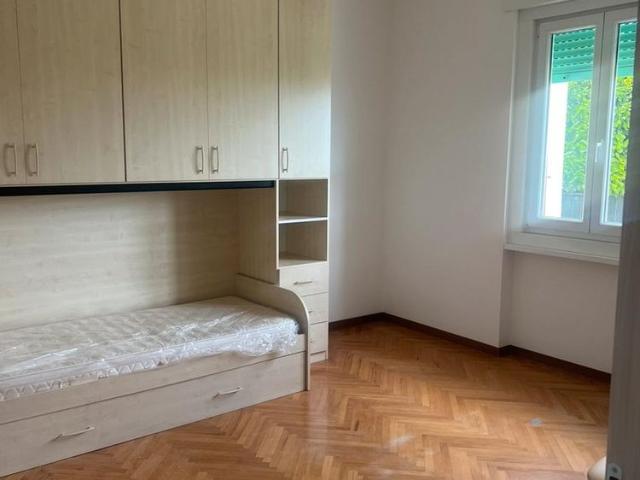 Appartamento arredato con posto auto e vista mare