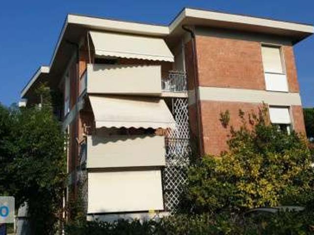 Appartamento arredato con terrazzo Massa