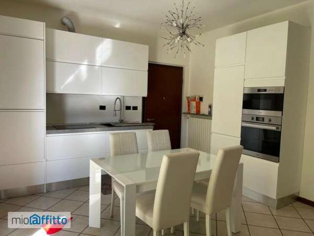 Appartamento arredato con terrazzo Mirabello / città giardino