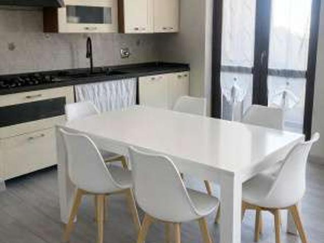 Appartamento arredato con terrazzo Neri