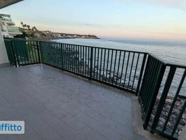 Appartamento arredato con terrazzo Aci trezza