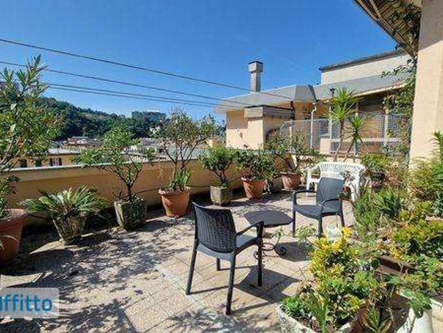 Appartamento arredato con terrazzo Bolzaneto