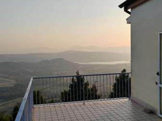 Appartamento arredato con terrazzo Cairano
