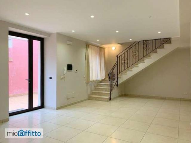 Appartamento arredato con terrazzo Catania