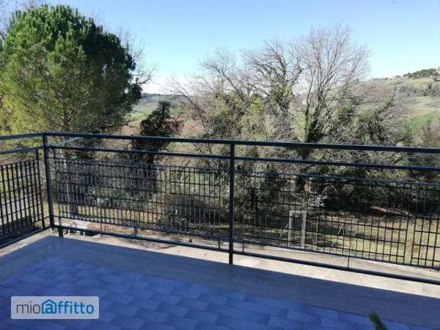Appartamento arredato con terrazzo Centro