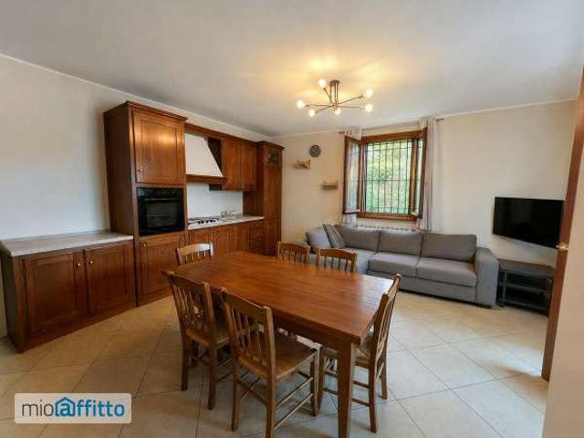 Appartamento arredato con terrazzo Centro