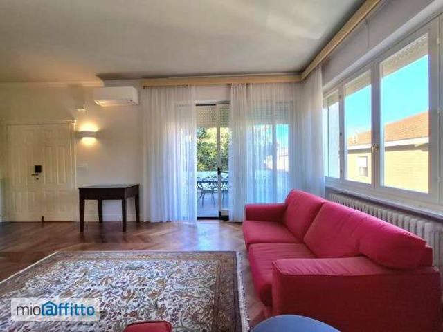 Appartamento arredato con terrazzo Centro