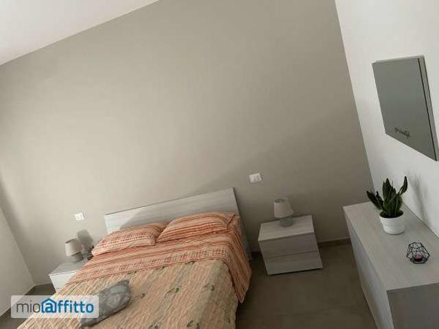 Bilocale arredato con terrazzo Centro