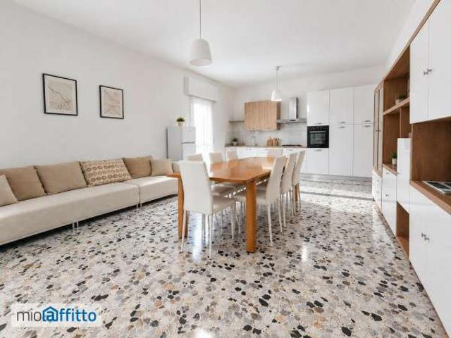 Appartamento arredato con terrazzo Centro