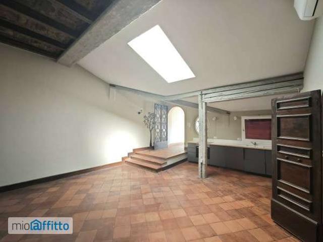Appartamento arredato con terrazzo Centro