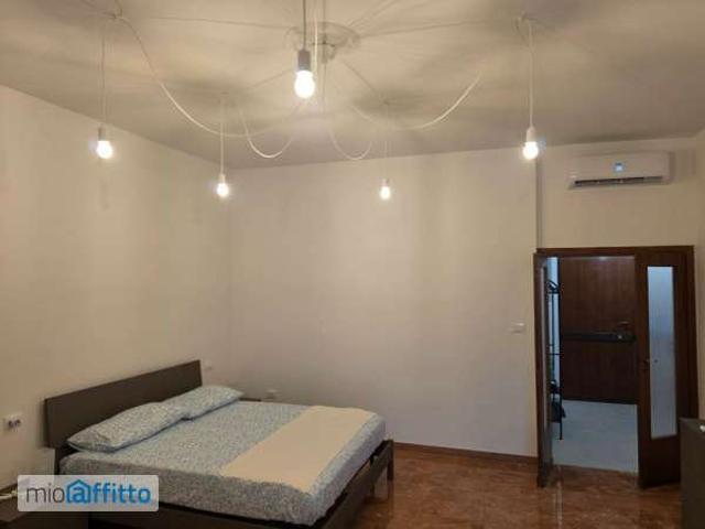Appartamento arredato con terrazzo Centro