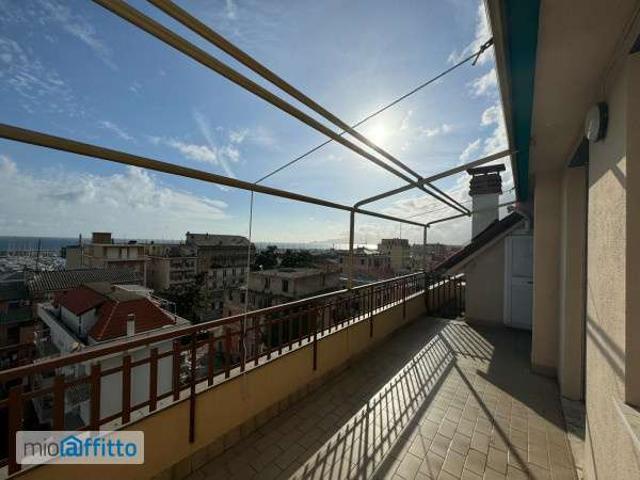 Appartamento arredato con terrazzo Centro