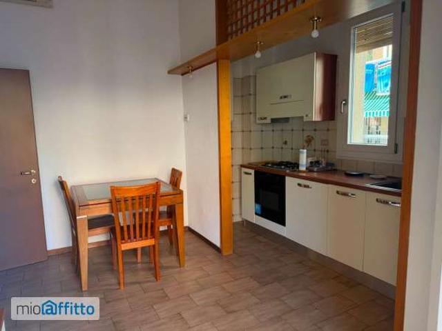 Appartamento arredato con terrazzo Centro