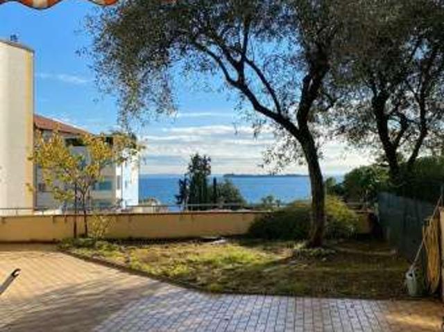 Appartamento arredato con terrazzo Centro