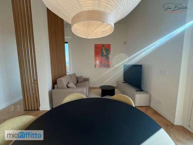 Appartamento arredato con terrazzo Centro