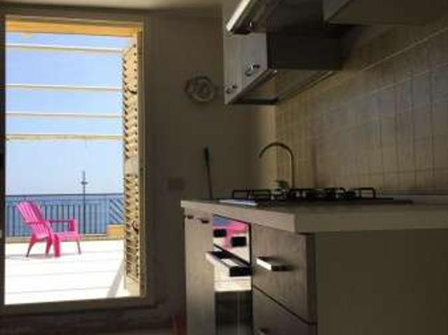 Appartamento arredato con terrazzo Centro