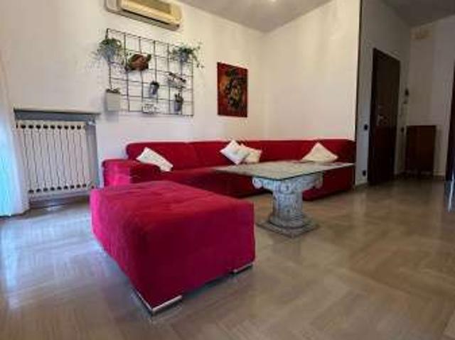 Appartamento arredato con terrazzo Centro