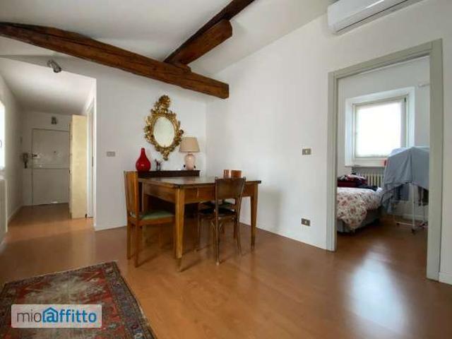 Appartamento arredato con terrazzo Centro