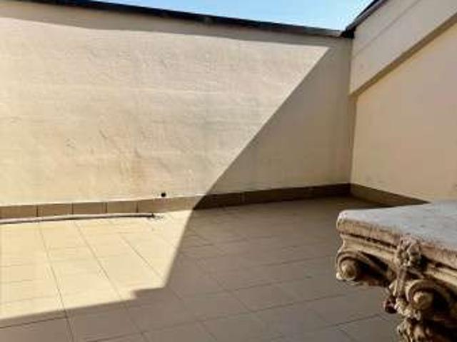 Appartamento arredato con terrazzo Centro
