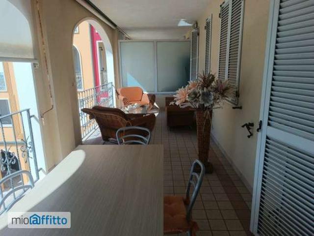 Appartamento arredato con terrazzo Centro