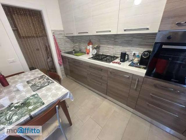 Bilocale arredato con terrazzo Centro