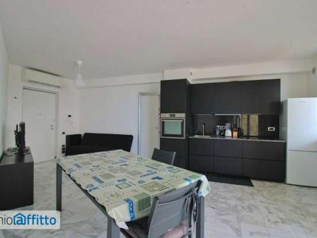 Appartamento arredato con terrazzo Centro