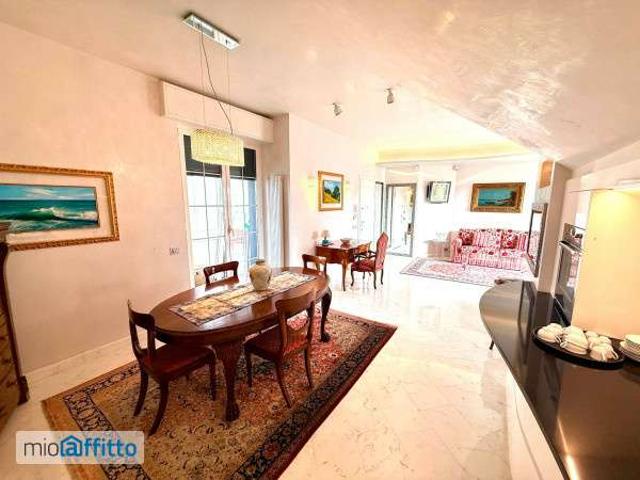 Appartamento arredato con terrazzo Centro quadrilatero