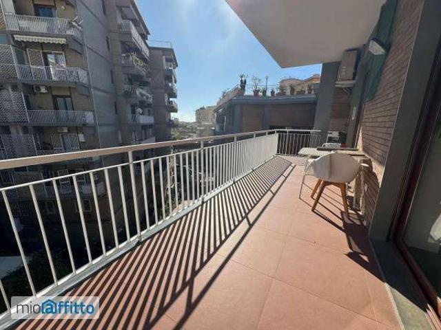 Appartamento arredato con terrazzo Chiaia