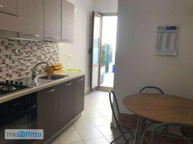 Appartamento arredato con terrazzo Ciro' Marina