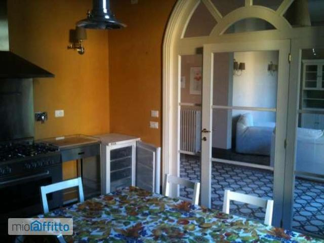 Appartamento arredato con terrazzo Città