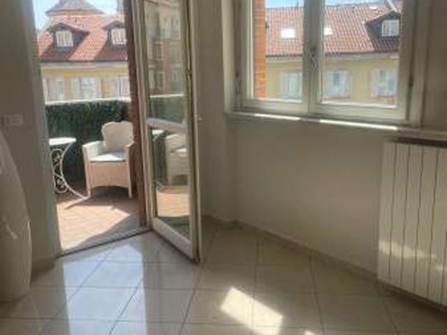 Appartamento arredato con terrazzo Crocetta