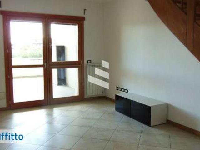 Appartamento arredato con terrazzo Eur, laurentino, checchignola, montagnola, fonte meravigliosa