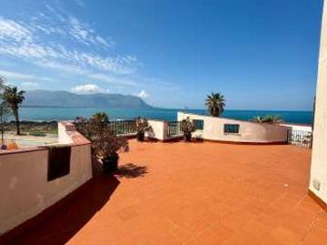 Appartamento arredato con terrazzo Isola Delle Femmine