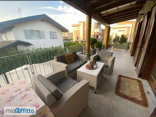 Appartamento arredato con terrazzo Peep/farnesiana
